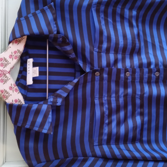 Women's Kenar S blk royal blue faux silk triple button cuff dbl pocket blouse - Picture 4 of 7